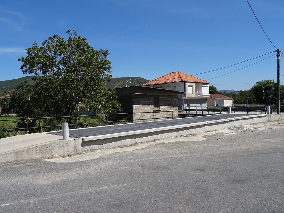 Foto 2 — Monterrei, Ourense (32050)